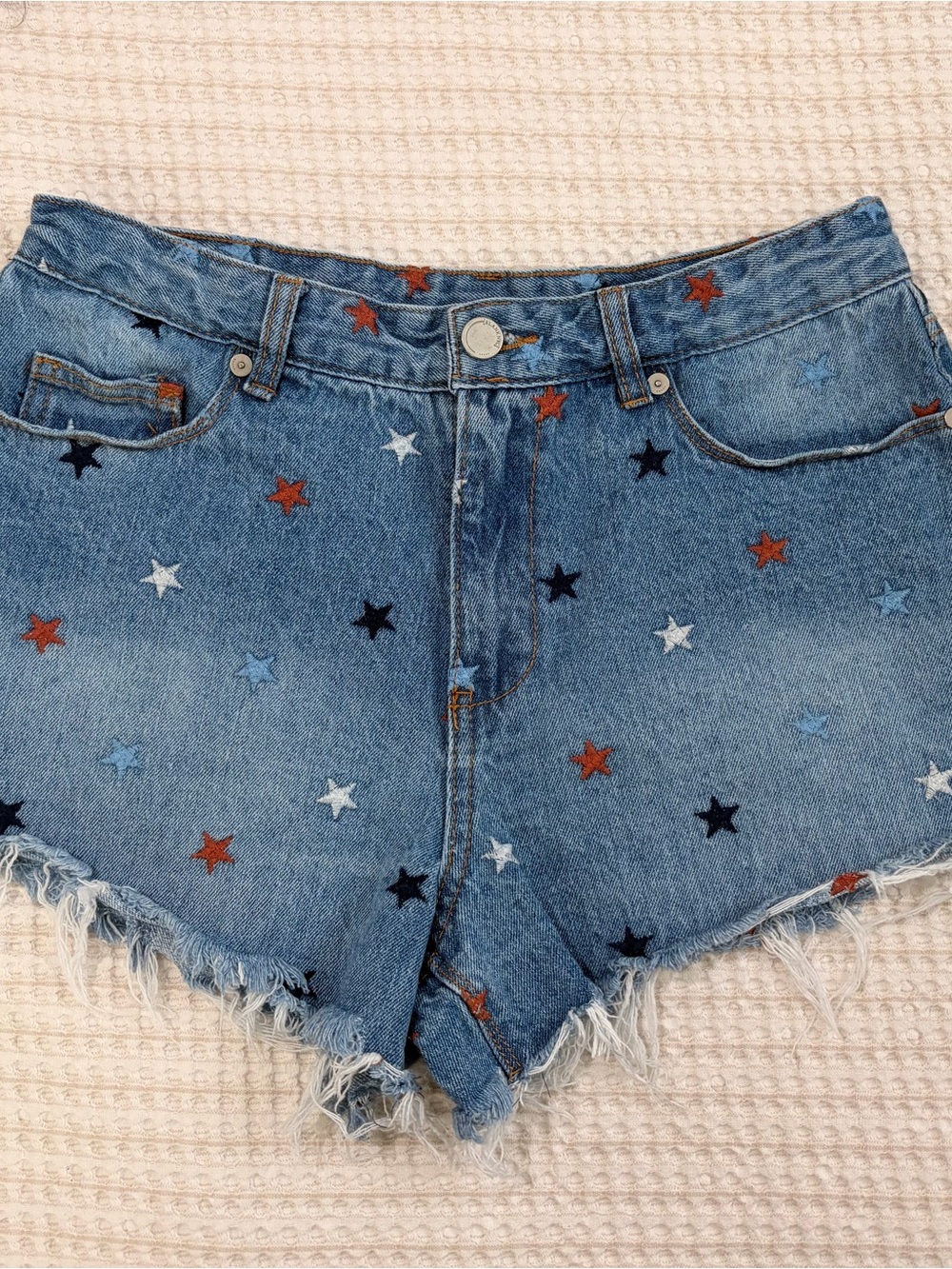 Blank NYC Barrow Denim Star Embroidered Women's Shorts